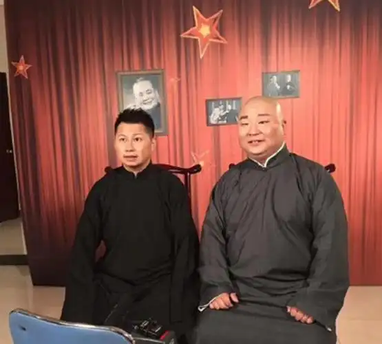 何沄伟先致敬马季苏文茂,再致敬白全福,网友:人生就剩致敬了