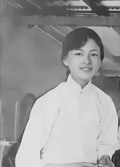 原创老照片:民国名媛陆小曼的美照,不落凡尘,徐志摩直言她的眼光中荡