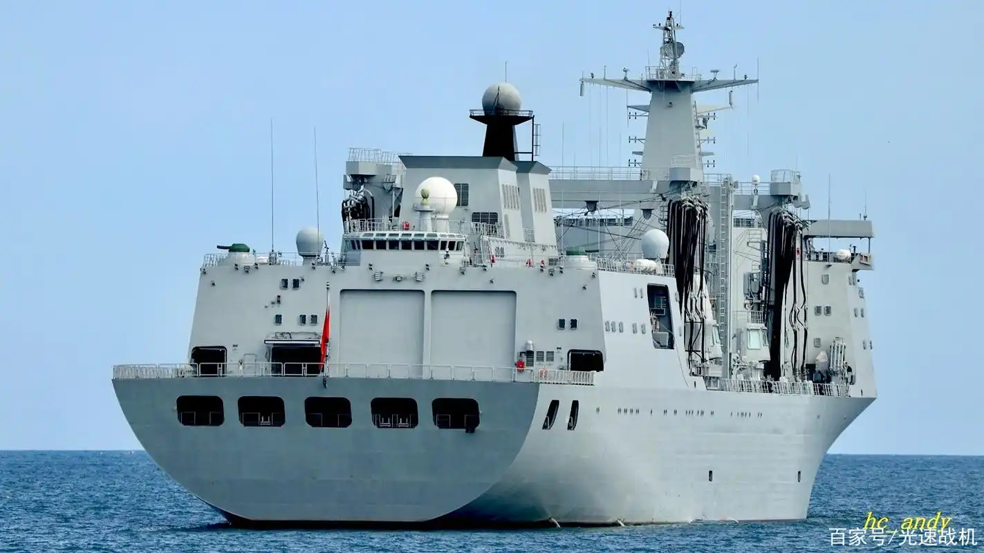 901综合补给舰体型原来这么大,堪称航母奶妈,未来将用核动力