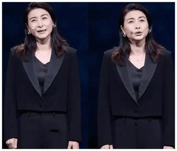 郭晶晶上海演讲:惊人相似董明珠,紧张到驼背,真实谦卑之美