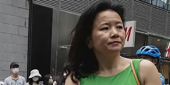 央视美女主持成蕾:潜伏央视20年,却因一次口误暴露间谍身份|记者|小说