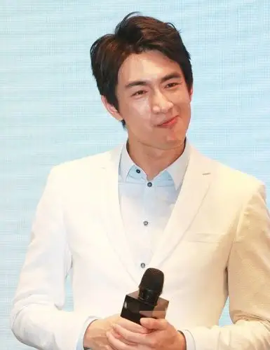 反倒像一只秋老虎一样拷打着我们,拷打的还有你们的老公林更新