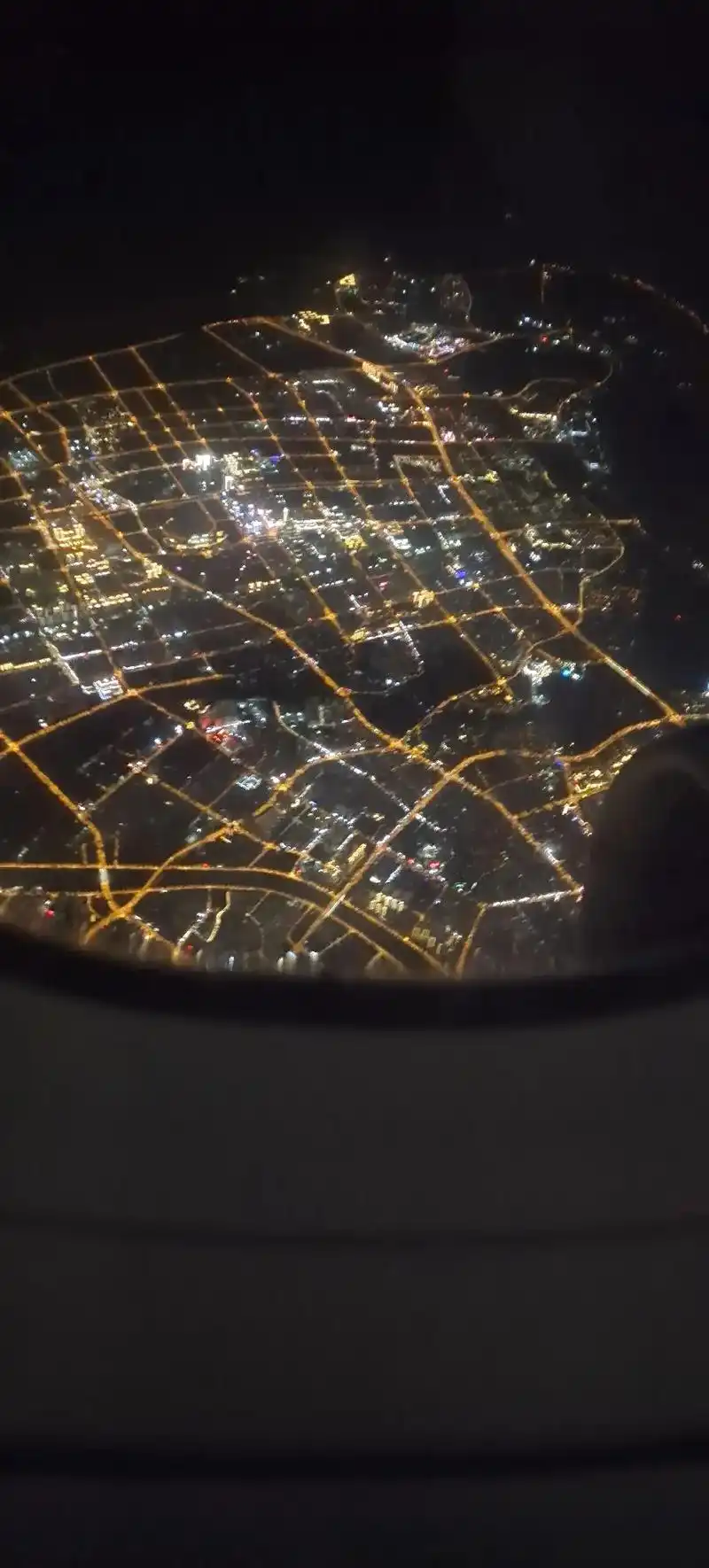 经过一晚上的折腾,终于安全到达上海浦东国际机场!