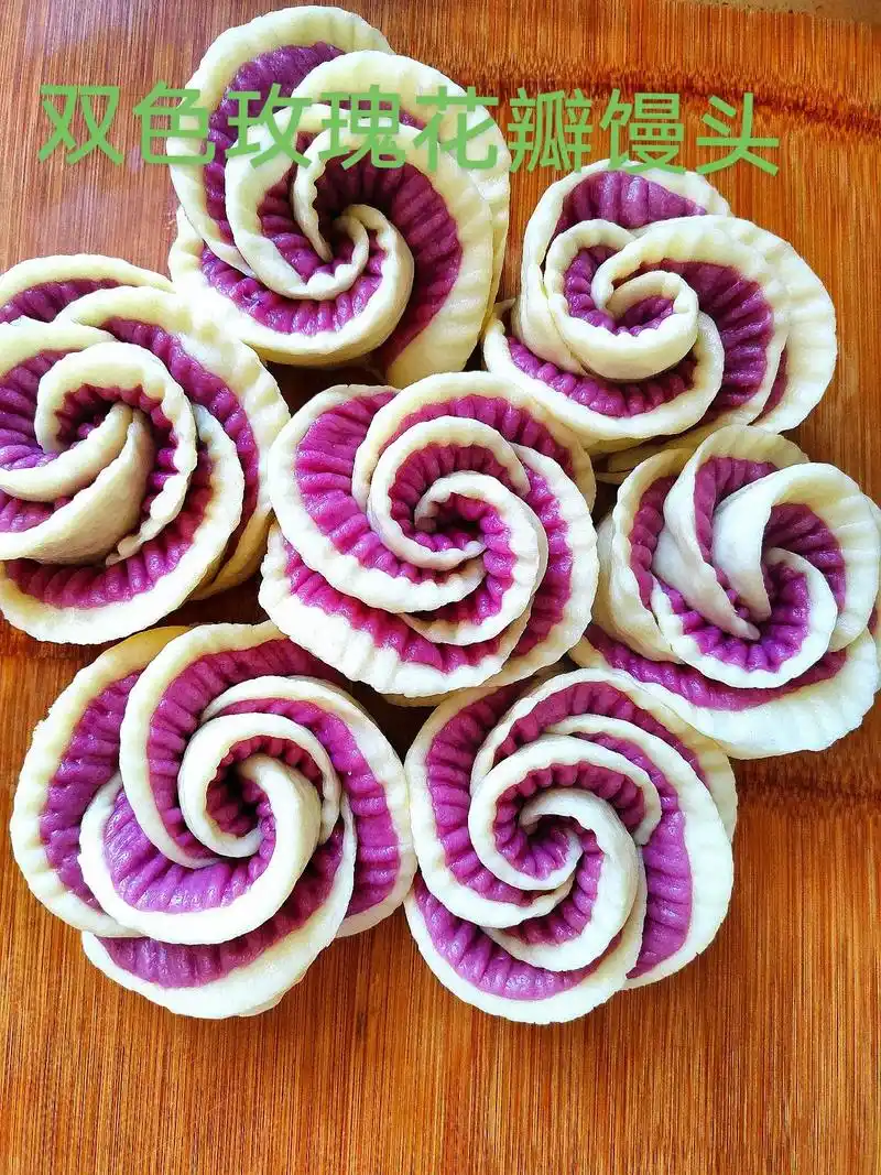 超高颜值的双色玫瑰花瓣馒头的做法来了,想做的可以试试,真好看 - 抖