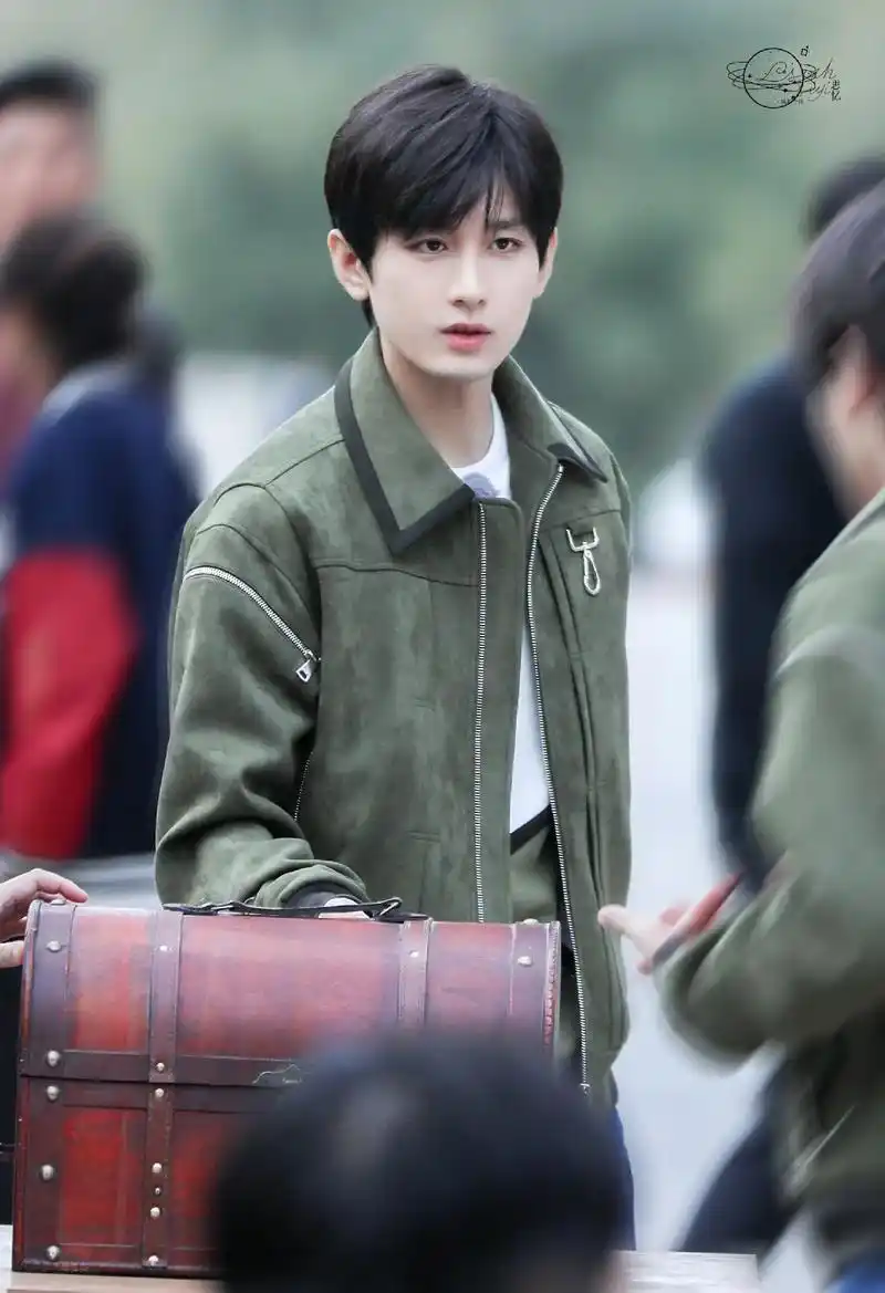 这组照片见过吗.齐焱味的奔跑吧#成毅 - 抖音