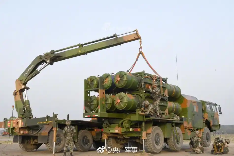 陆军吊装防空兵红旗-16b