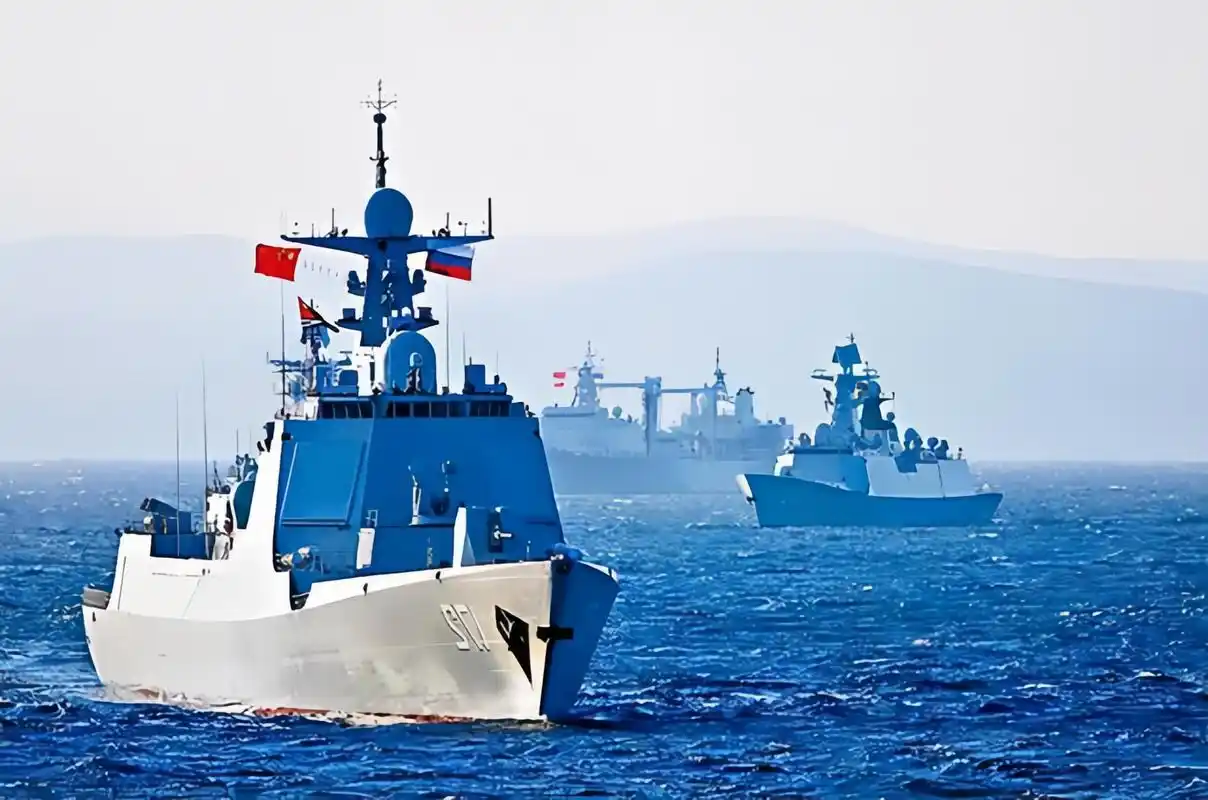中俄联合舰队在阿拉斯加海岸一带进行巡逻,然而退役美军海军上校
