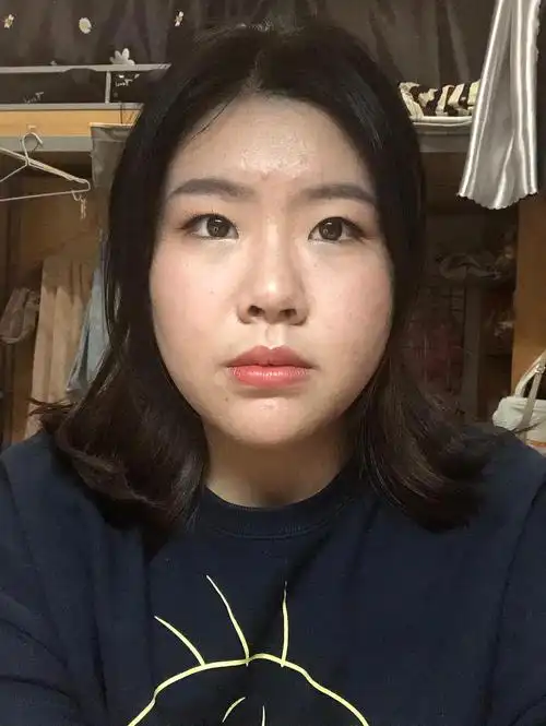 求姐妹们帮忙看看我这个脸型(颧骨外扩,脸长且大)到底要怎么修容啊