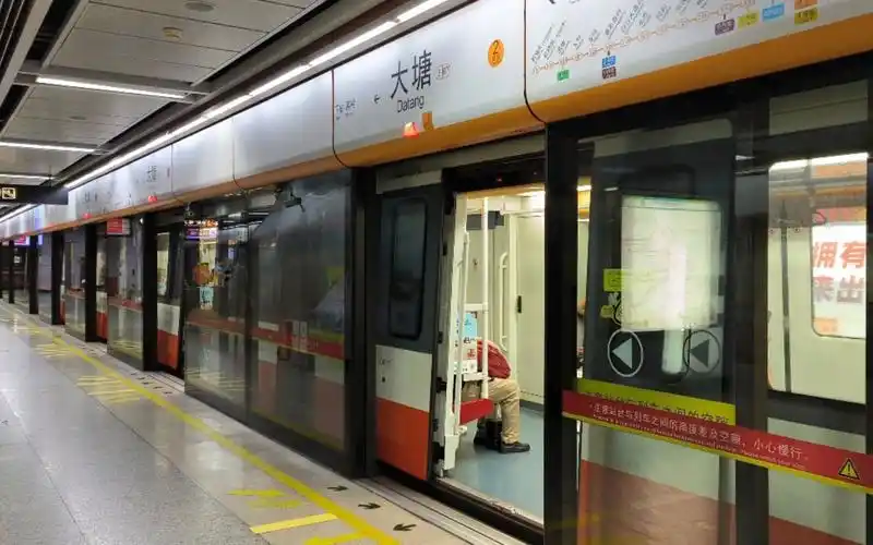 [广州地铁] 实拍3号线大塘站行车间隔