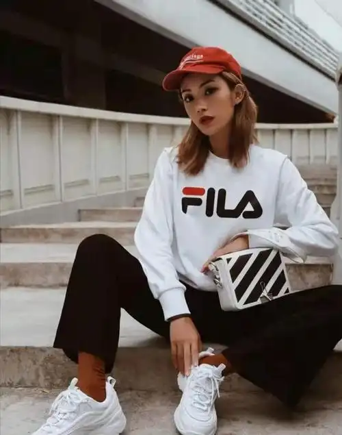 老爹鞋搭配什么裤子穿好看呢