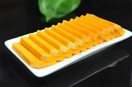 老南瓜:在此之前,小编真的很不喜欢火锅里煮有甜味的东西,但是自从尝