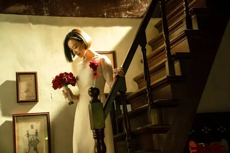 倪妮旗袍造型剧照曝光 风情万种妩媚动人