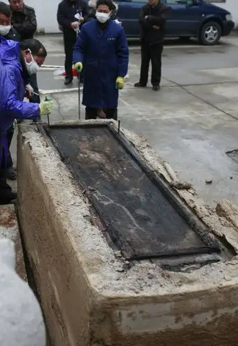 江苏泰州发现明代不腐女尸 睫毛清晰可见