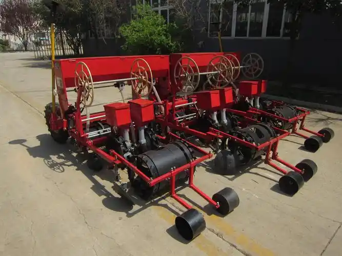 气吸式铺膜播种机