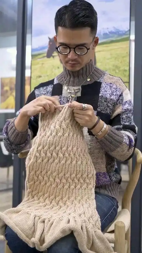 逆风如解意容易莫催残#毛衣哥#织毛衣的男人