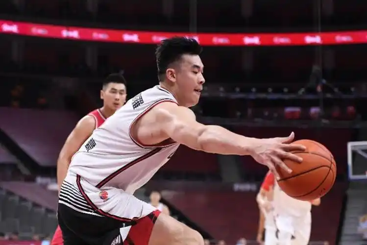 李慕豪中国男子职业篮球运动员