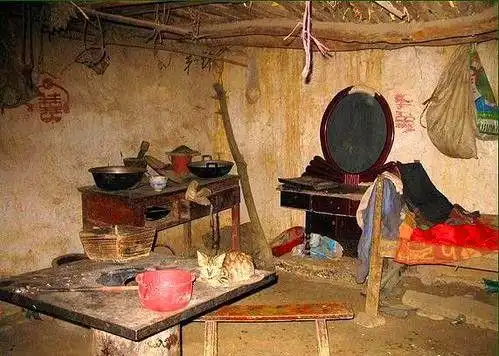 我们村里还有一名老师,执教十多年生涯,见过不少不同家境的学生.