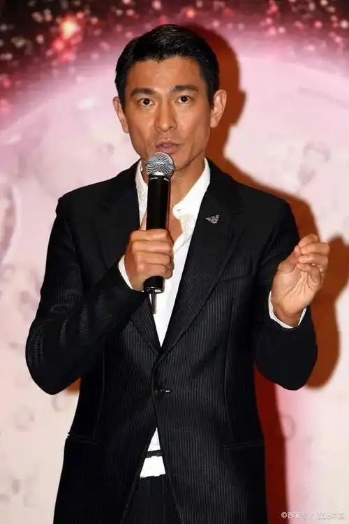 刘德华《流浪地球3》光头出镜,倪妮问片酬多少笑翻全网!