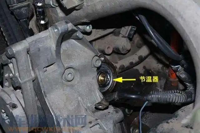 发动机节温器安装位置(图解)