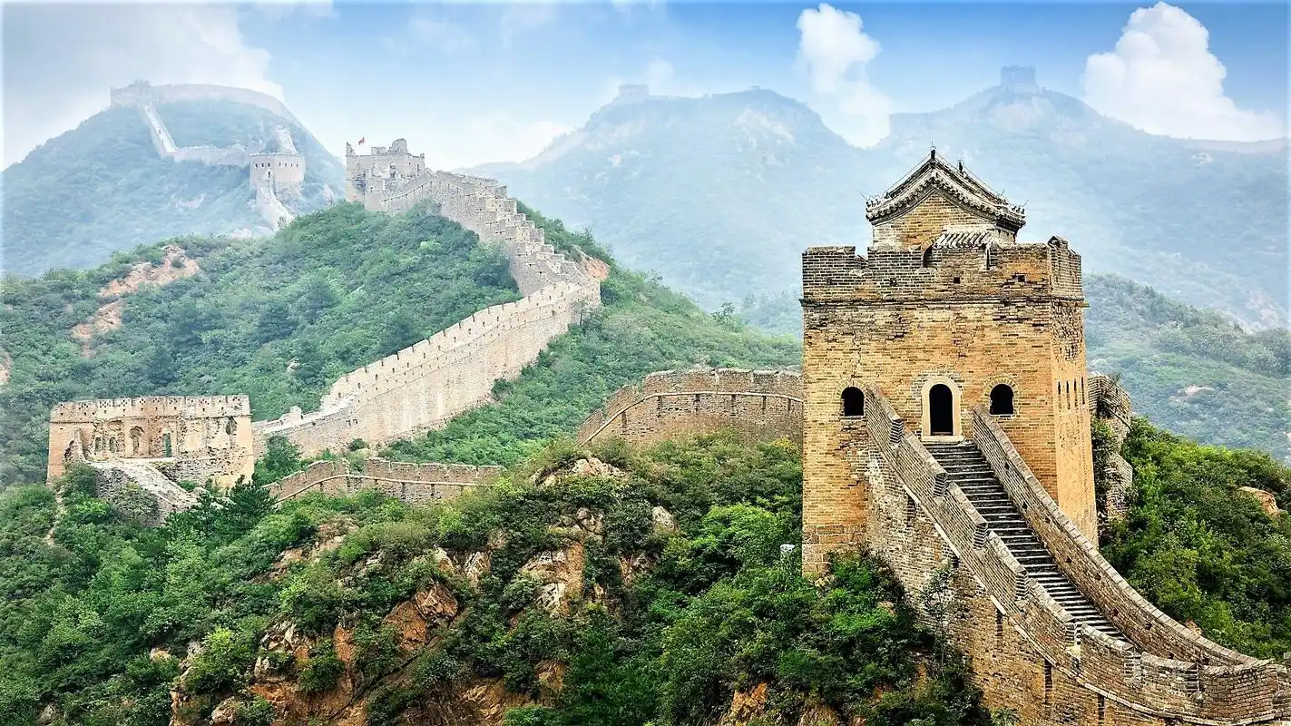 嘉峪关有山羊驮砖的故事,山海关有孟姜女哭倒长城的故事,西周时期有