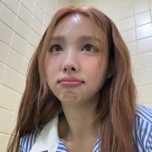 林娜琏超话ny#林娜琏将6月solo回归#  240425 bubbl