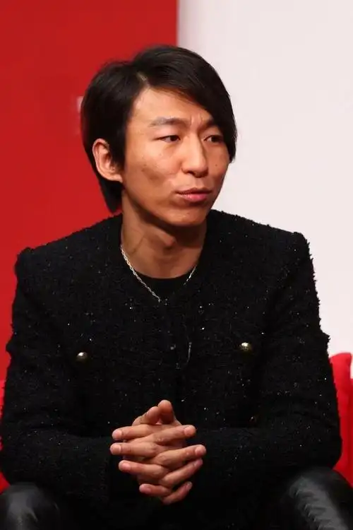 44岁陈羽凡近照曝光 与朋友聚餐脸部圆润状态好