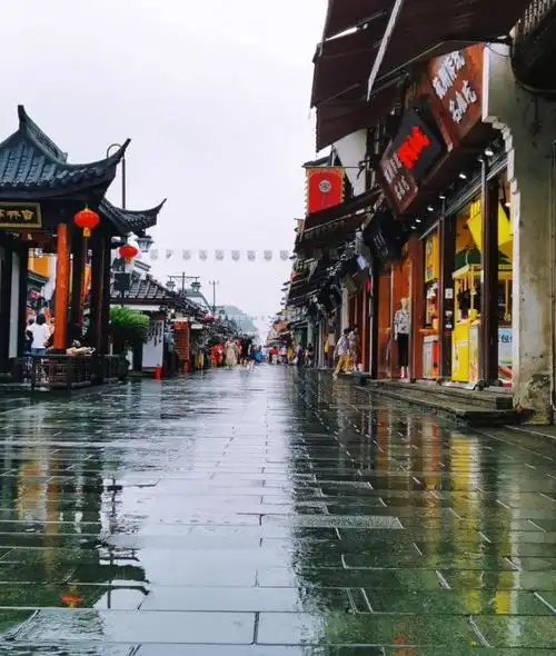 杭州具代表性的街道:繁华不减,与西湖齐名