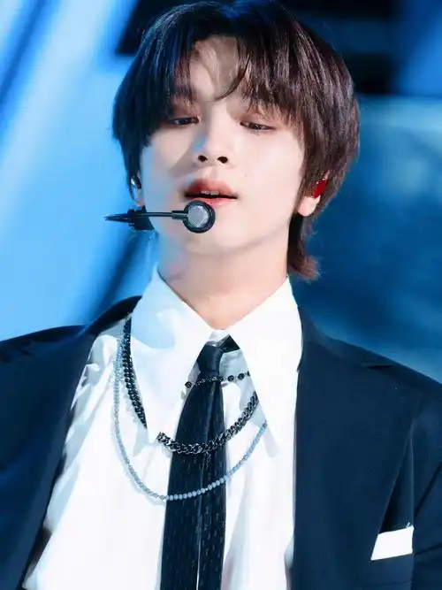 李楷灿你是我的神跪下