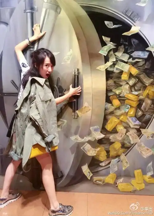 辣妈李念化身天使 少女心未泯各种搞怪表情