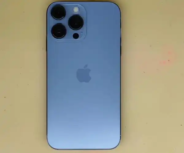 最近几年苹果手机的变化并不大,正面刘海屏从2017年的iphonex用到了