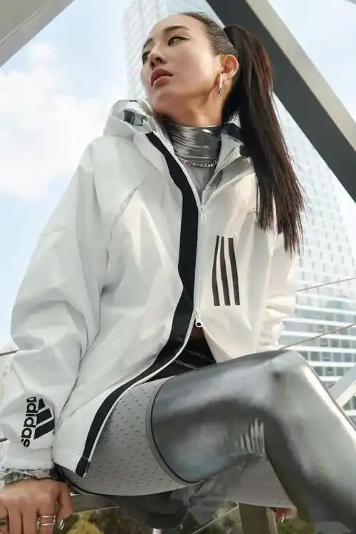 百花体坛adidas运动女神张钧甯玫瑰般光鲜艳丽令人沉醉