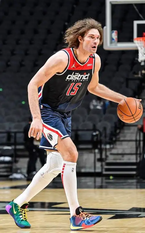 p>罗宾·洛佩斯(robin lopez),1988年4月1日出生于 a target="_blank