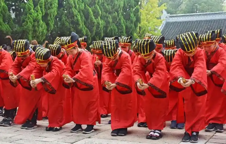 第四届崇明孔子文化节小学生拜师礼,今日在崇明学宫举行~_师者