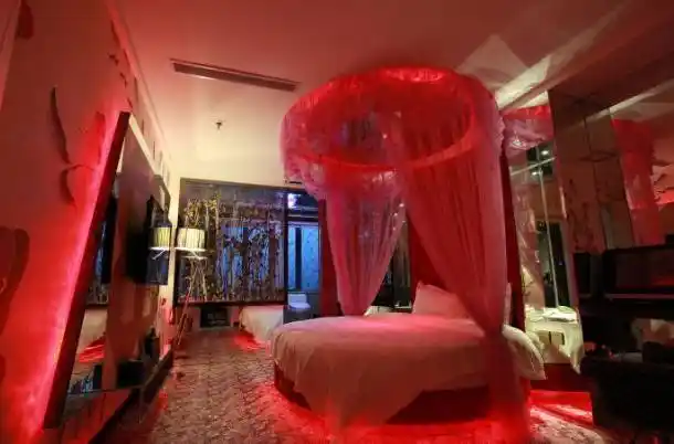 你们还在找酒店吗现在出发还来的急上海情趣主题酒店一览18岁以下禁入