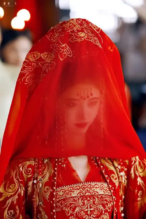 鞠婧祎嘉南传婚服造型