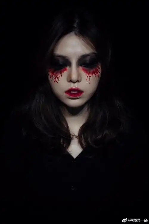 97万圣节简单出彩妆容9770 万圣节易搭鬼妆 70这邪恶的一笑