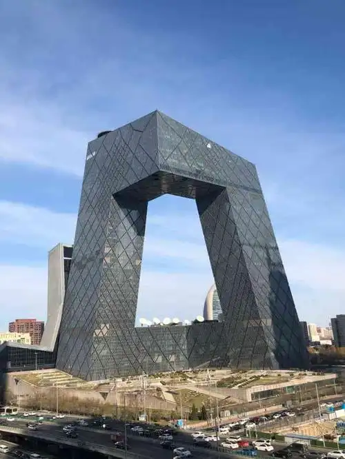 中央电视台总部大楼-"中央电视台位于国贸cbd,外形虽然似大裤.