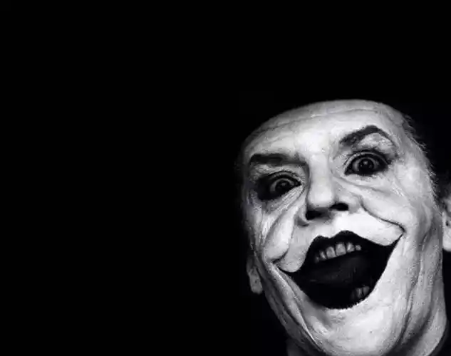 抑或是《蝙蝠侠》电影的"初代"小丑,小编觉得,这个小丑要比希斯·莱杰