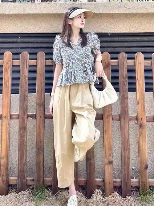 dc620103货号:s m l xl尺码:碎花衬衫 卡其色裤子颜色:复制链接手机看