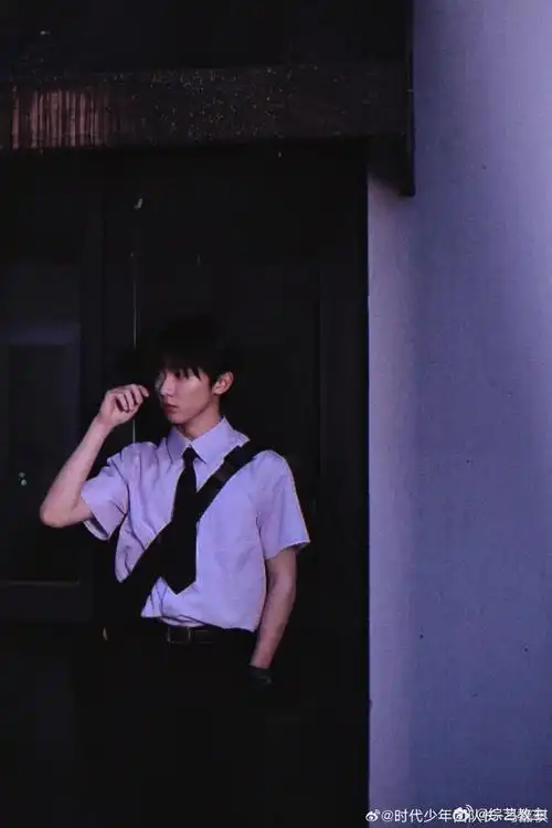 马嘉祺白衬衫校服写真