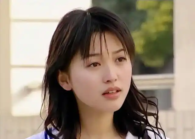 说起金莎,我还是最记得被风吹过的夏天,很甜很温柔!