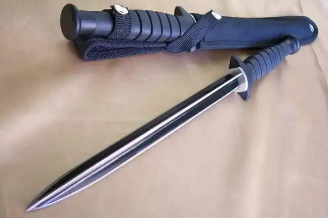 被国际禁用的最毒刺刀——中国56式军刺 - 峨眉山月 - 峨眉山月