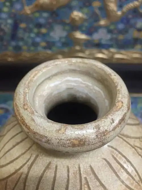 磁州窑刻花口盘龙梅瓶