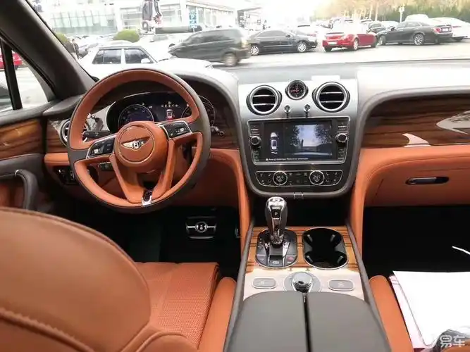 宾利添越suv双拼颜色配置详解 优惠价格_易车