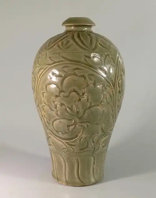 耀州窑青釉刻花梅瓶 高22   直径12.