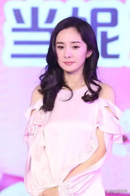 明星杨幂给网红打工小杨哥演唱会众星云集成本已超三千万