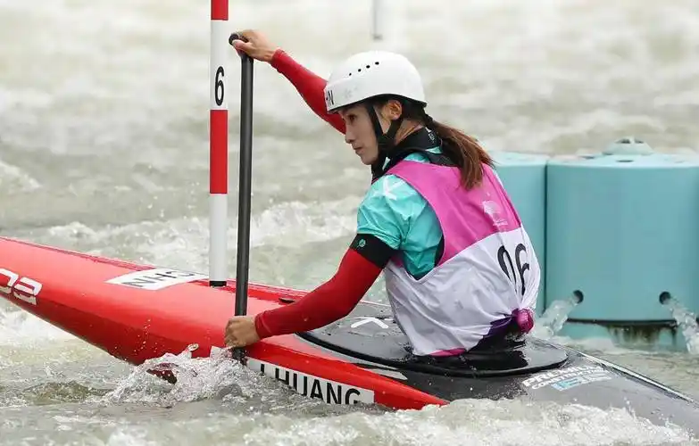 皮划艇激流回旋——黄娟晋级女子单人划艇半决赛_杜潇逸_中国_选手