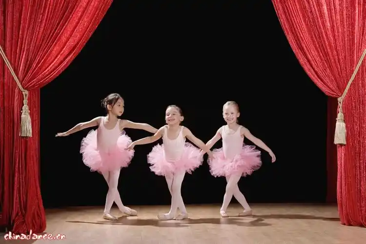 芭蕾舞的普及教育:你的孩子适合学芭蕾舞吗?