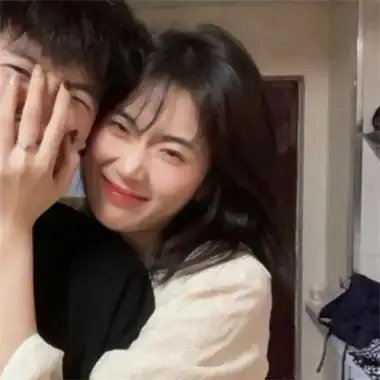 2022最新真人情侣头像高清 一男一女甜蜜微信热门情头