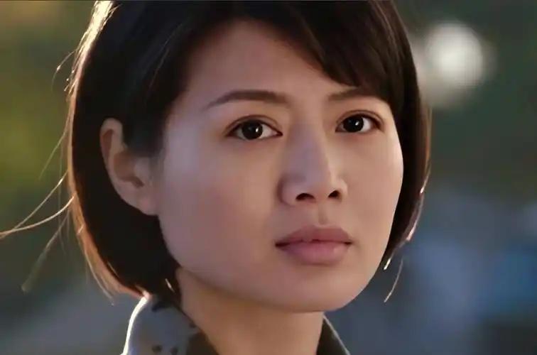 霸王花程愫:一手捧红丈夫傅浤鸣后被其出轨背叛,离婚后独自带娃_傅